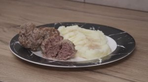 Вкусные и сочные тефтели в деликатном  сметанном соусе