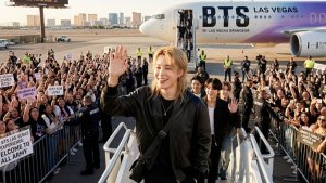 ✈️ Прибытие BTS в Лас-Вегас: улыбка Чимина заставила Арми кричать от восторга!😭