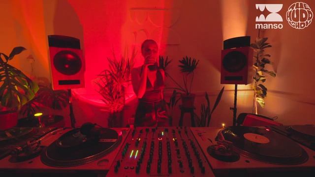 Ana Hagen @ themuddshow x Manso Club смотреть онлайн