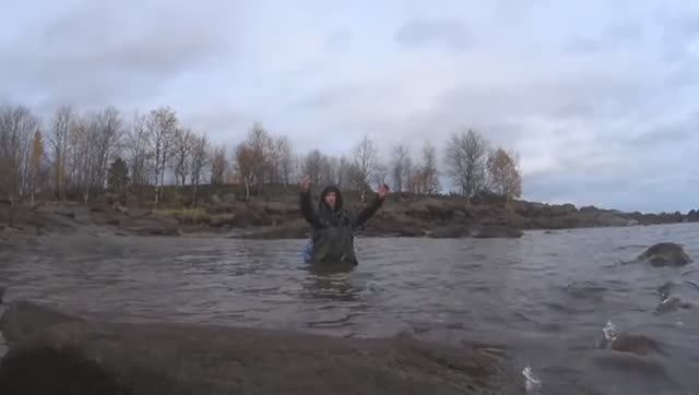 СОБЛЮДАЕМ ТРАДИЦИЮ СЕВЕРНЫХ РЫБАКОВ! ПЕРЕД РЫБАЛКОЙ НАДО СДЕЛАТЬ ЭТО! И РЫБА ПОПРЁТ! смотреть онлайн