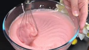 Клубничное мороженое.