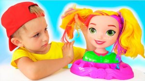 Влад и мамочка играют в салон красоты и макияж
