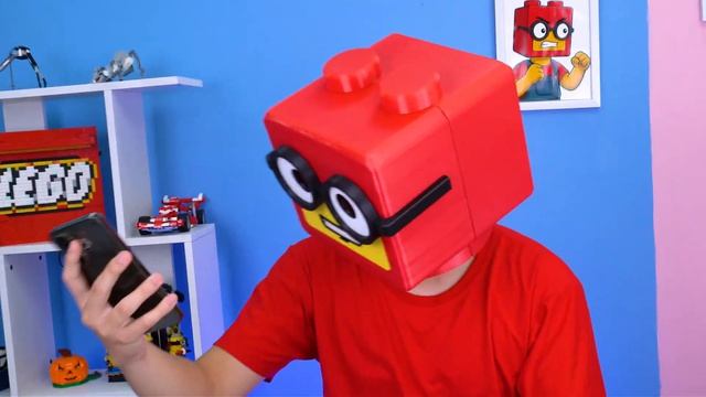 Голодный Змей против Голодного Червя LEGO хоррор баталия в ROBLOX – King Bricks World