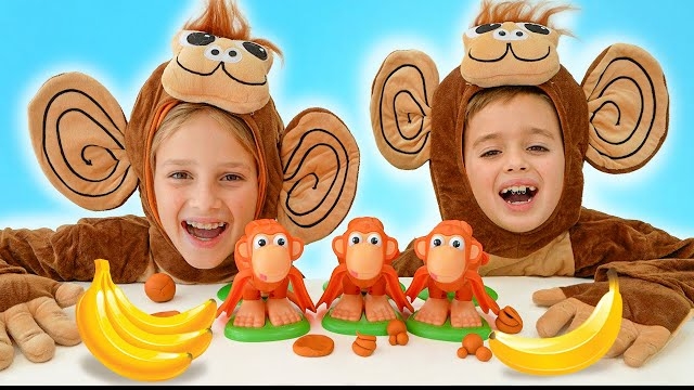 Влад и Ники играют с Обезьянкой. Веселая история игрушек.