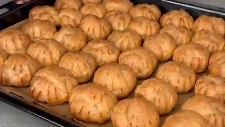 Лучшие профитроли! Хоть со сладкой начинкой, хоть и не сладкой...🥐😋