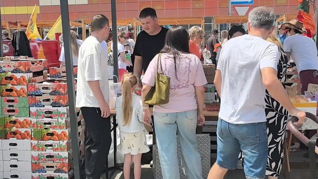 Фестиваль клубники в Краснодаре.
