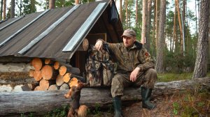 ИДУ С МИКРОСОБАКОЙ В ИЗБУ ЛОВИТЬ ХАРИУСА НА МАЛЕНЬКОЙ ТАЁЖНОЙ РЕЧКЕ.