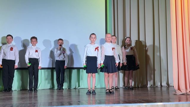 Плечо к плечу