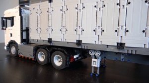 Semi trailer with sliding curtains- how it works (LEGO Technic MOC)