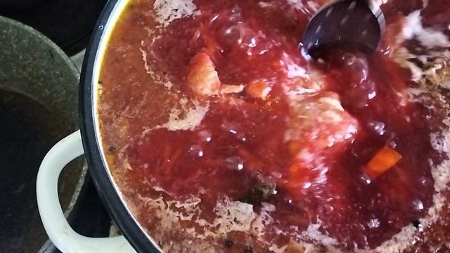 Вкусный борщ с куриными бедрами на обед