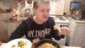 Рубрика Мукбанг Жина убежала оставила меня одного дома