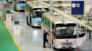 Внутри крупнейшего в мире автобусного завода | Как компания Yutong производит автобусы в Китае