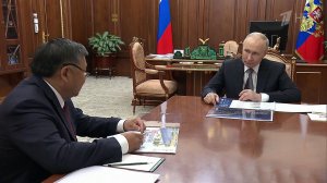 Владимир Путин провел рабочую встречу с главой республики Тыва Владиславом Ховалыгом.