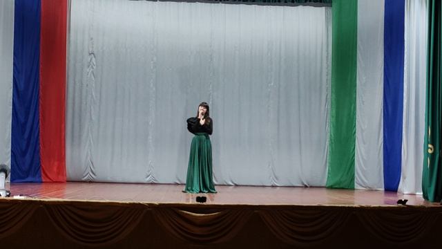 Лещинская Виктория и испол. песню 