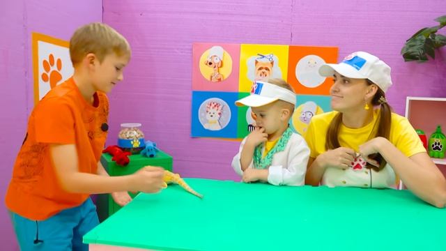 Влад и Ники учатся ухаживать за животными и посещают зоосалон.