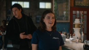 Вне кампуса 1 серия «Сделка» (сериал, 2026)
