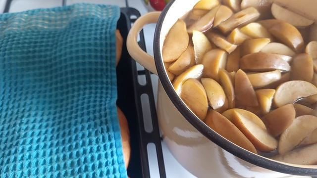 Компот и пироги с капустой. 
Будет нам вкусно 😋