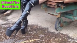 Блондинка Кимми надела сапоги на 20-сантиметровом каблуке