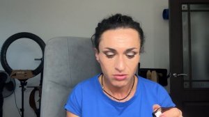 Крашусь и рассказываю о своем предвидении смерти в семье.