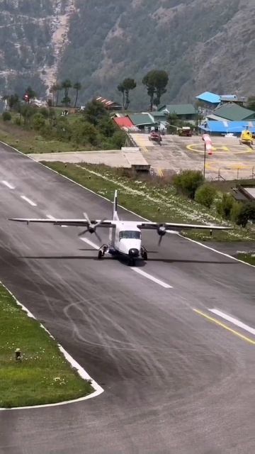 Посадка DORNIER 228 авиакомпании Sita air смотреть онлайн