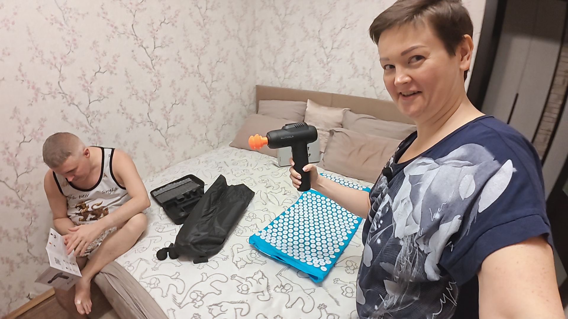 Купили себе новую ИГРУШКУ) РАЗВЛЕКАЕМСЯ с Вованом ПО ВЗРОСЛОМУ) Тестирую Аппликатор Кузнецова! Влог смотреть онлайн