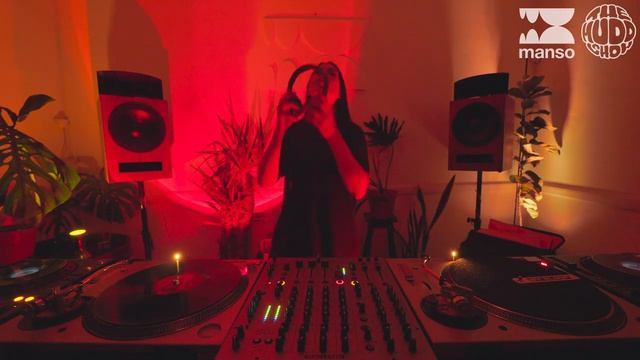 Erika Halliday @ themuddshow x Manso Club смотреть онлайн