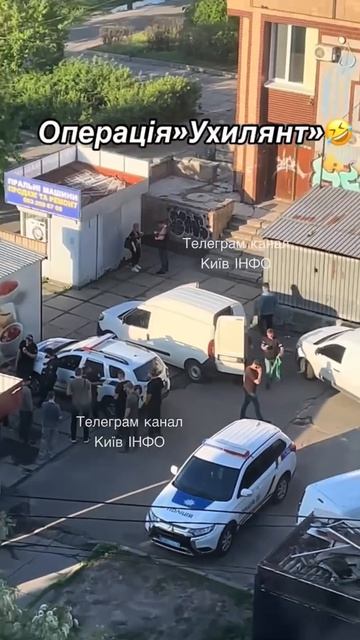 В Киеве 7 машин приехали паковать одного человека.