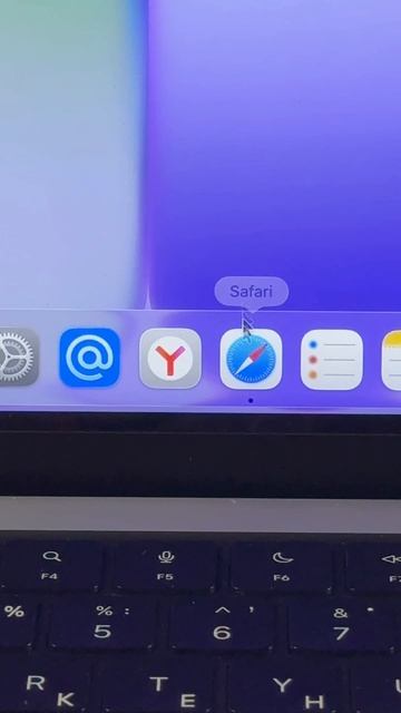 MacBook сам включает музыку