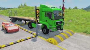 МУЛЬТИКИ ПРО МАШИНКИ Молния Маквин и Эвакуатор против Огромной Ямы 🏎️🚛