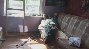 ЖИЗНЬ в ДЕРЕВНЕ: ВОТ это ДЕНЁК ! ОТДЫХАТЬ НЕКОГДА, Клеим обои, Первая заготовка на зиму