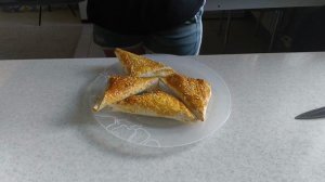 Готовлю треугольники из лаваша в аэрогриле.