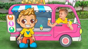 Маленький водитель Ники играет с машинками и помогает своим друзьям
