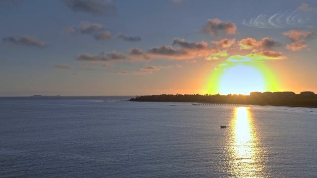 Закат на пляже над морем смотреть онлайн