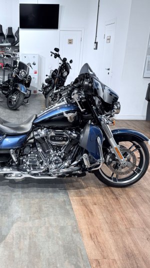 2018 HD Street Glide Special 115 Years Anniversary Edition 5K (VIN 5HD***5753)