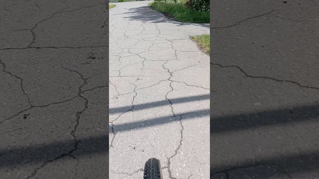 катаюсь на велосипеде от бабушки к бабушке