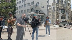 Иностранные журналисты зафиксировали все последствия удара по колледжу в ЛНР