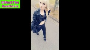 Кимми вышла на улицу в классных ботильонах на высоком устойчивом каблуке