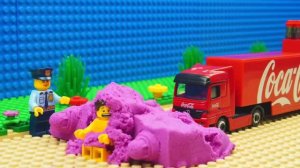 Соревнование Lego Super Monster Trucks против полицейских грузовиков Видео детям