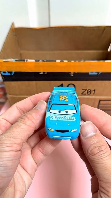 🚗 Распаковка машинки МакКуин 😲