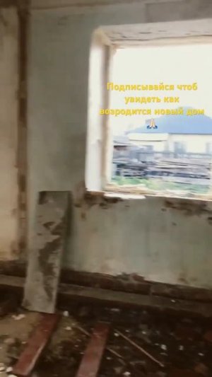 Что будет дальше? А дальше трактор разнесет все стены!