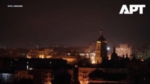 Полное видео репортажа западных СМИ с ночными и утренними прилетами в Киеве.