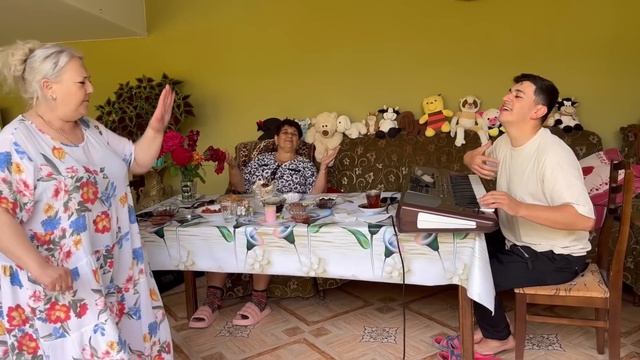 Сакит Самедов Тренд Хала. Дома у мама в гостях смотреть онлайн