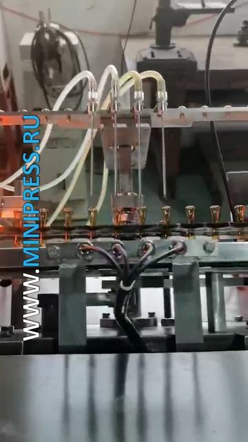 Minipress.ru Вертикальная фармацевтическая формирующая машина с четырехсторонней запайкой смотреть онлайн