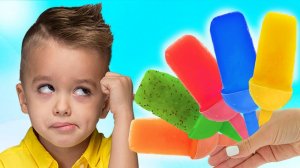 Влад и Ники играют в приготовление фруктового мороженого.