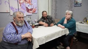 Дружной семьёй читаем Ваши комментарии дорогие зрители ПОДВАЛ ИЛЬИЧА