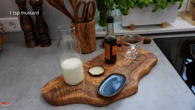 Я использовала 3 стейка из вырезки, и этот сливочный грибной соус делает их невероятно вкусными!