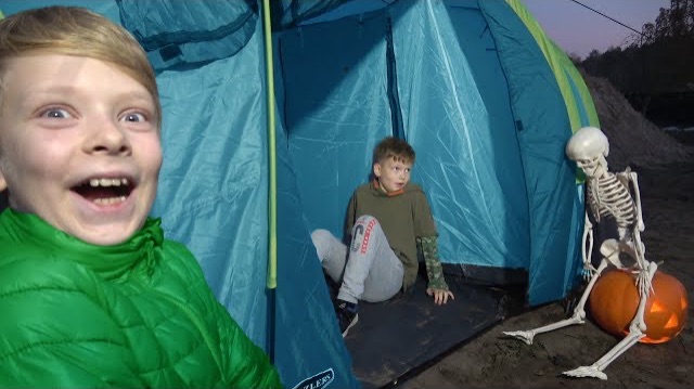 Ночь в Палатке в ХЭЛЛОУИН. Брос Шоу смотреть онлайн