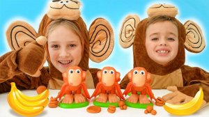 240. Влад и Ники играют с Monkey See Monkey Poo - Веселая история игрушек