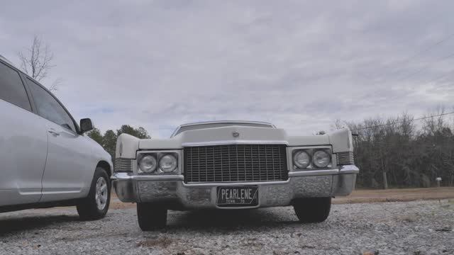 3 Возрождение автомобиля Cadillac Coupe Deville 1970 года выпуска по частям) - Часть 3 смотреть онлайн