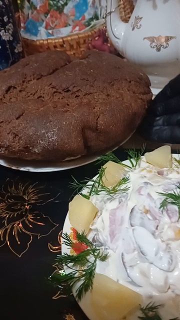 Мой любимый салат с моим домашним ржаным хлебом на бездрожжевой закваске.